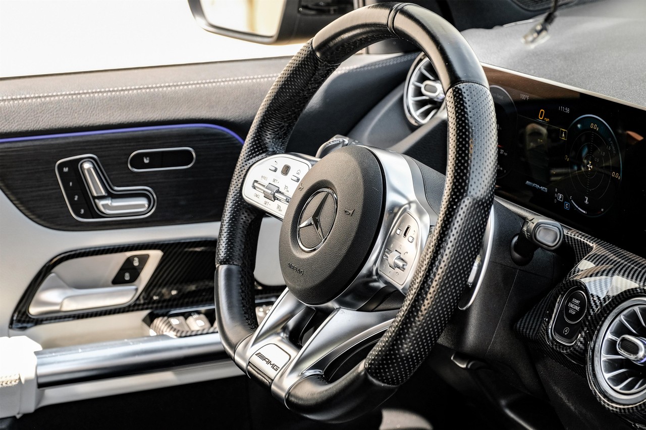 Mercedes-Benz GLA Vehicle Main Gallery Image 14