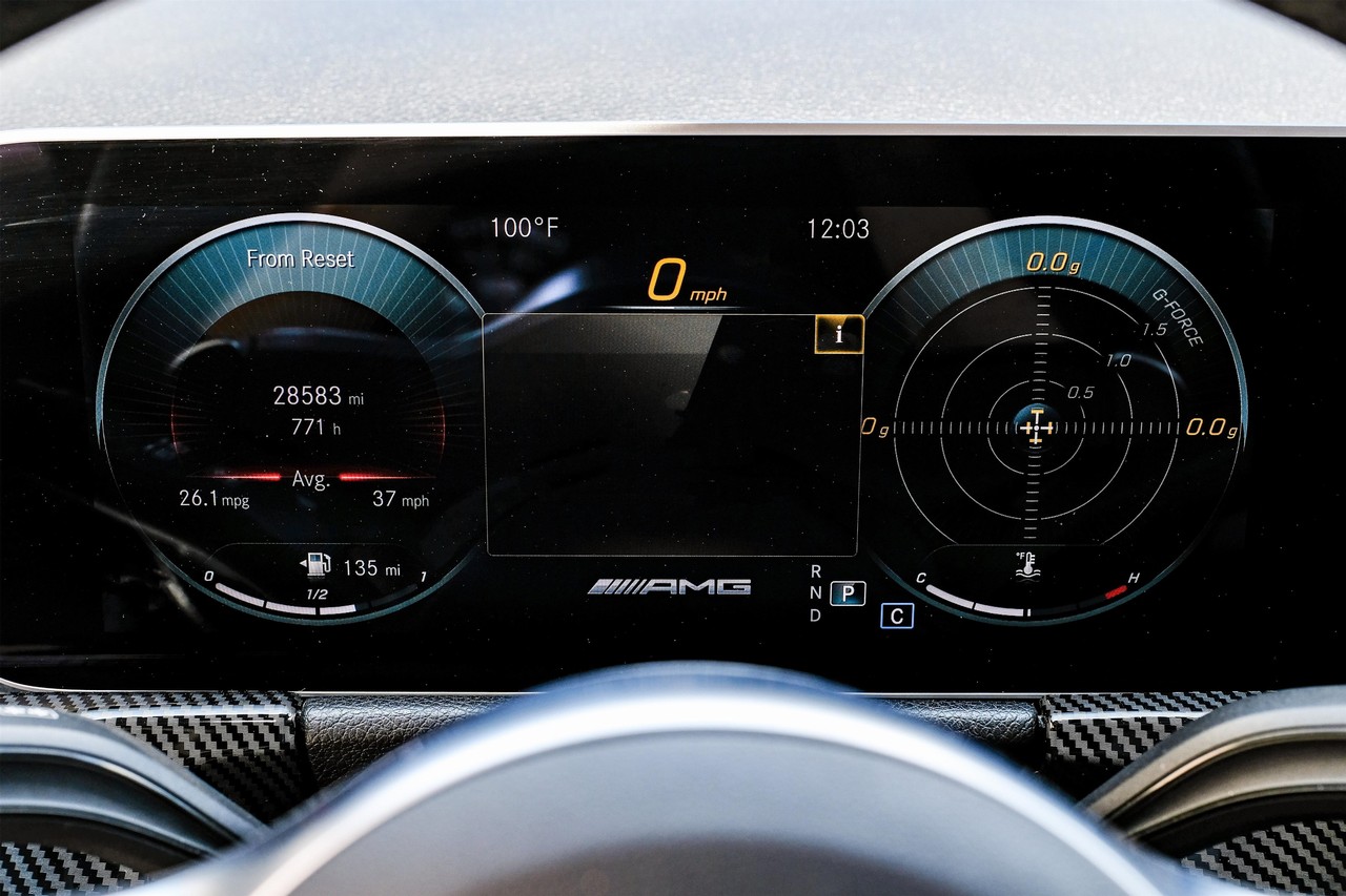 Mercedes-Benz GLA Vehicle Main Gallery Image 20