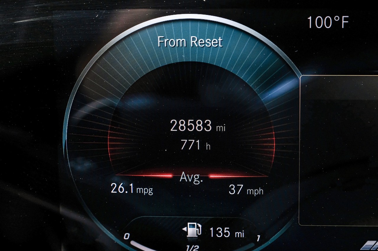 Mercedes-Benz GLA Vehicle Main Gallery Image 21