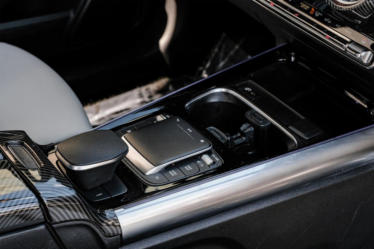 Mercedes-Benz GLA Vehicle Main Gallery Image 22
