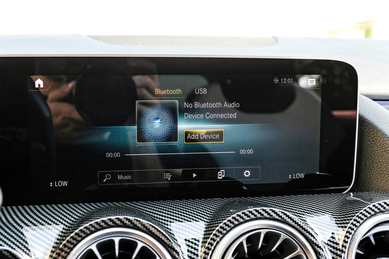 Mercedes-Benz GLA Vehicle Main Gallery Image 27