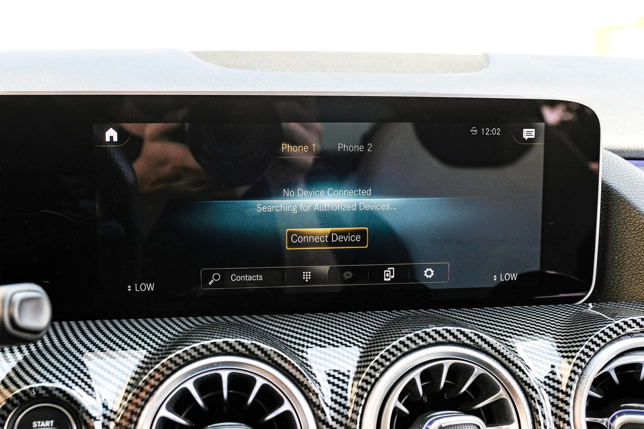 Mercedes-Benz GLA Vehicle Main Gallery Image 28