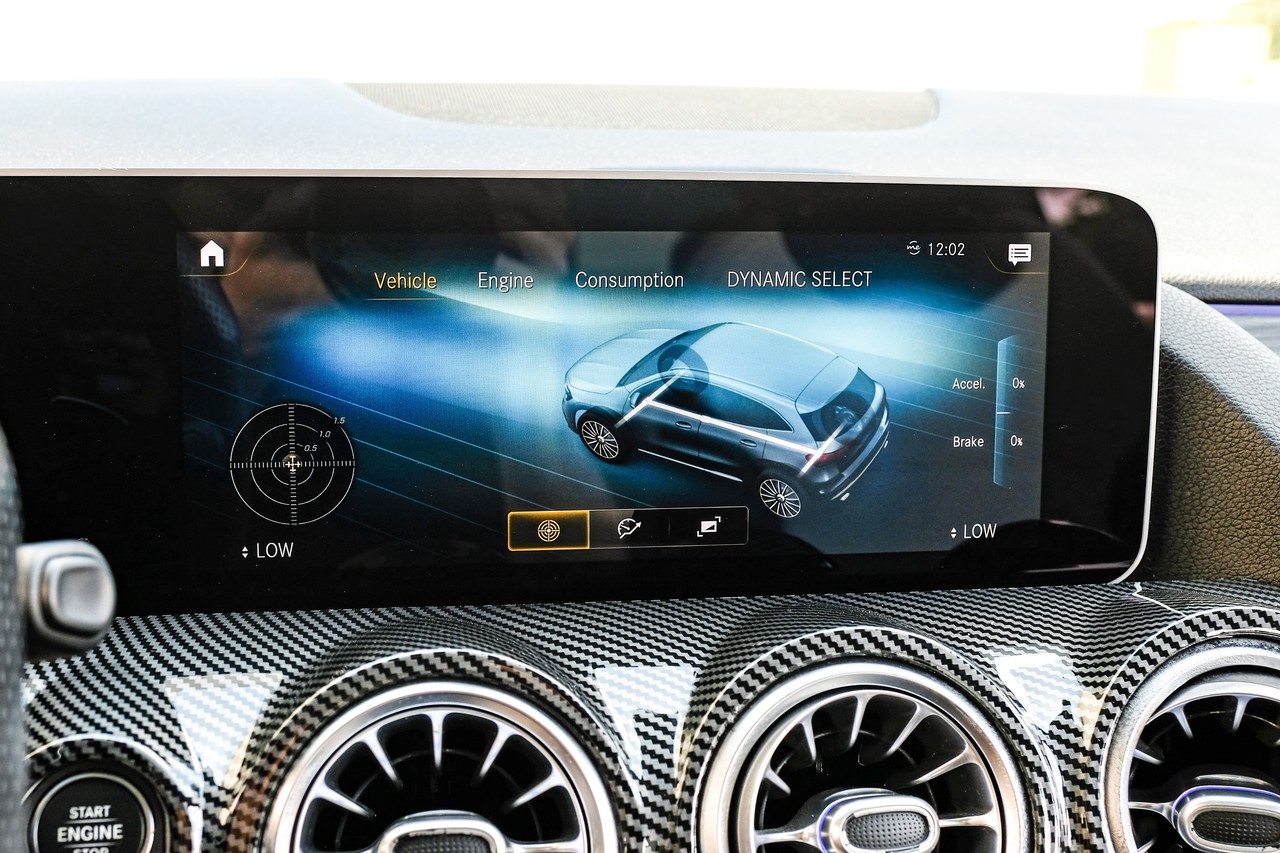 Mercedes-Benz GLA Vehicle Main Gallery Image 29