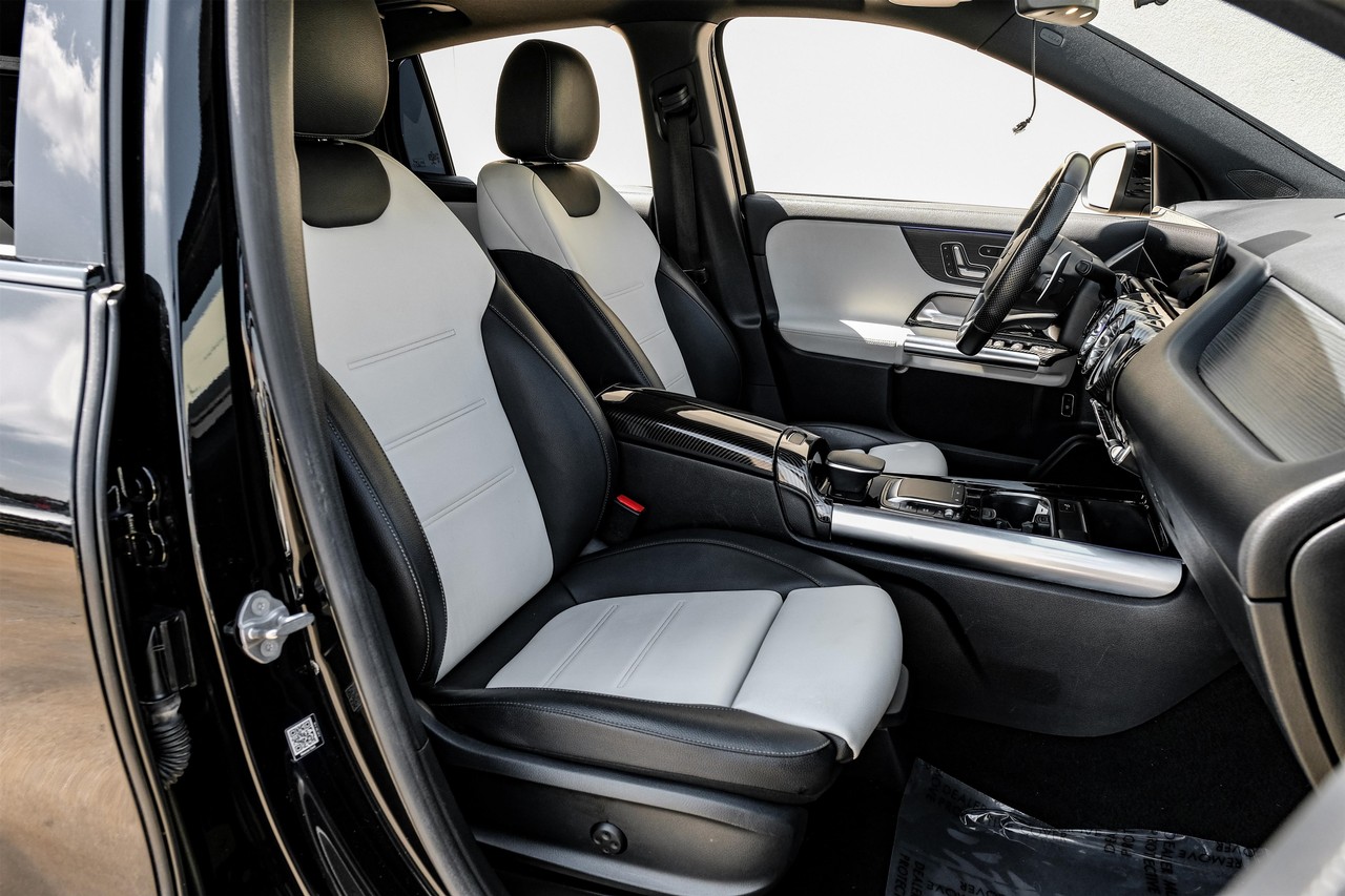 Mercedes-Benz GLA Vehicle Main Gallery Image 30