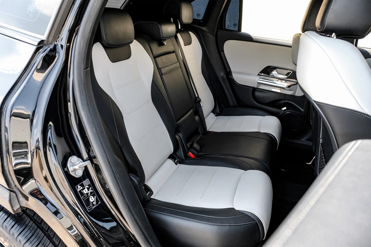 Mercedes-Benz GLA Vehicle Main Gallery Image 31