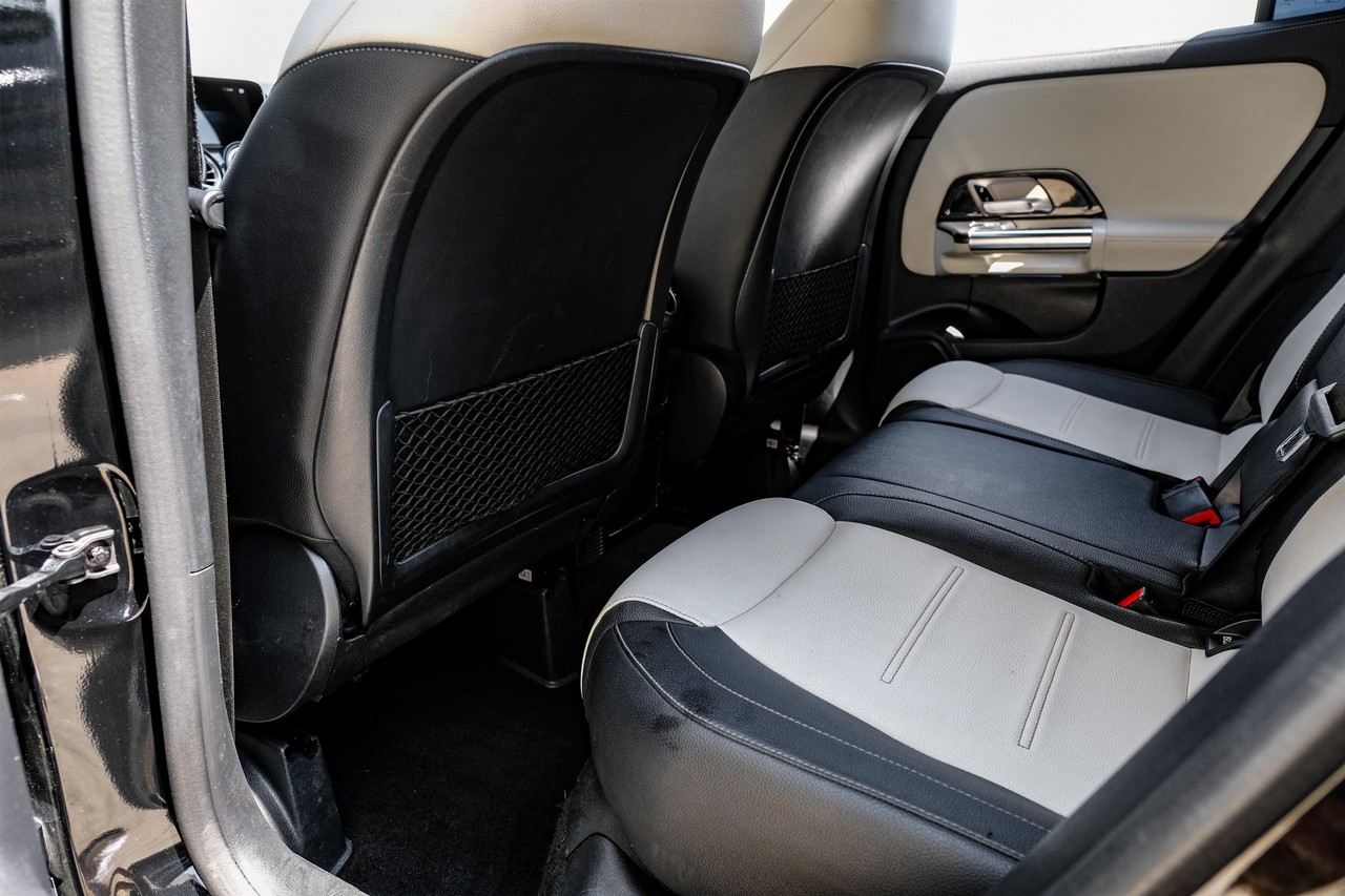 Mercedes-Benz GLA Vehicle Main Gallery Image 33