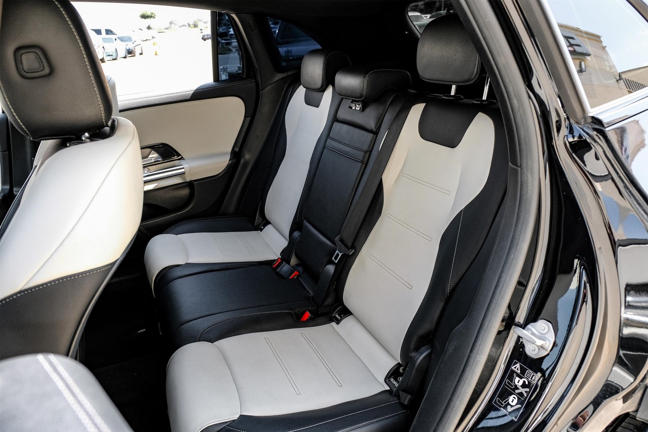 Mercedes-Benz GLA Vehicle Main Gallery Image 34