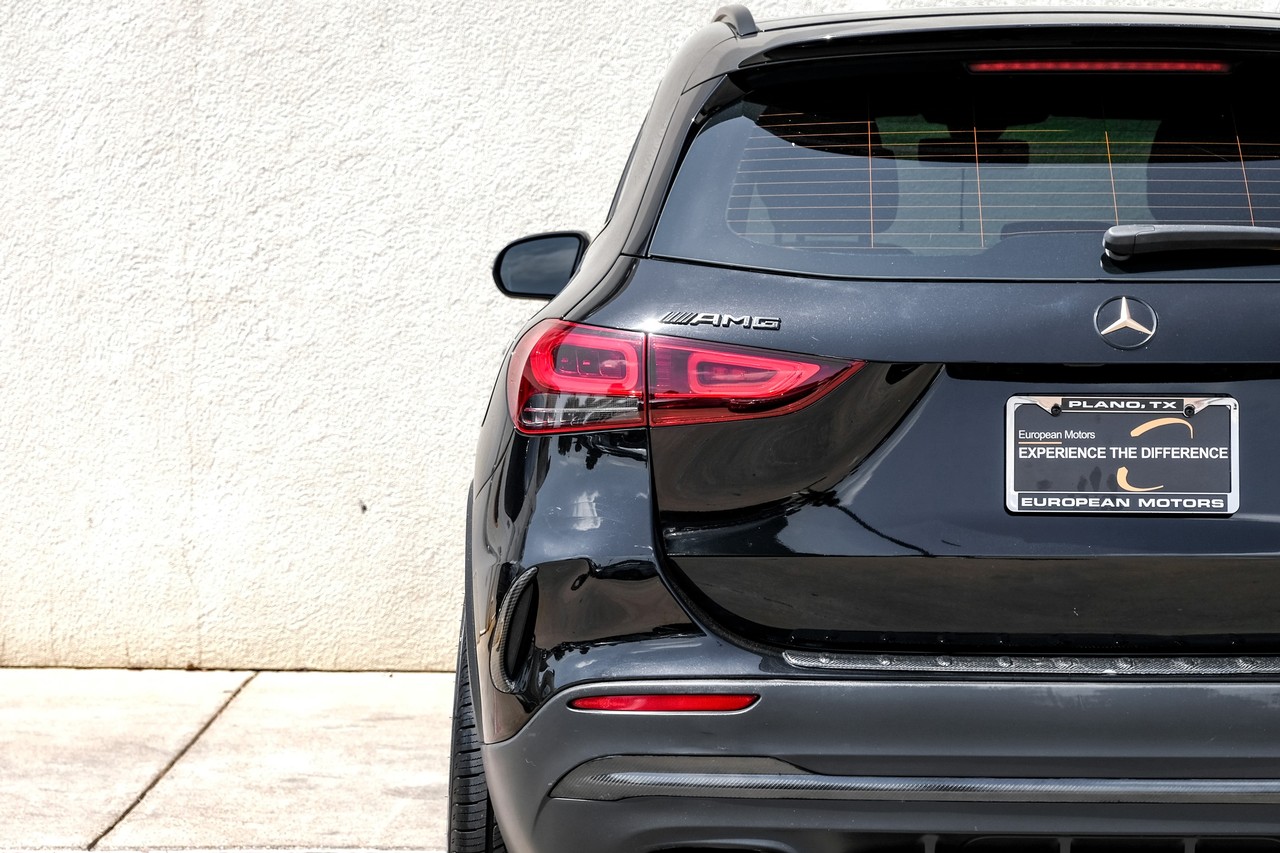 Mercedes-Benz GLA Vehicle Main Gallery Image 43