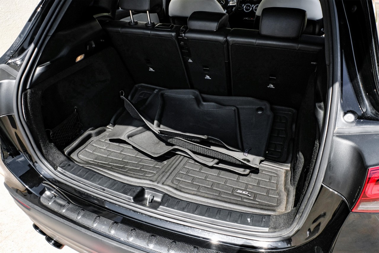 Mercedes-Benz GLA Vehicle Main Gallery Image 47
