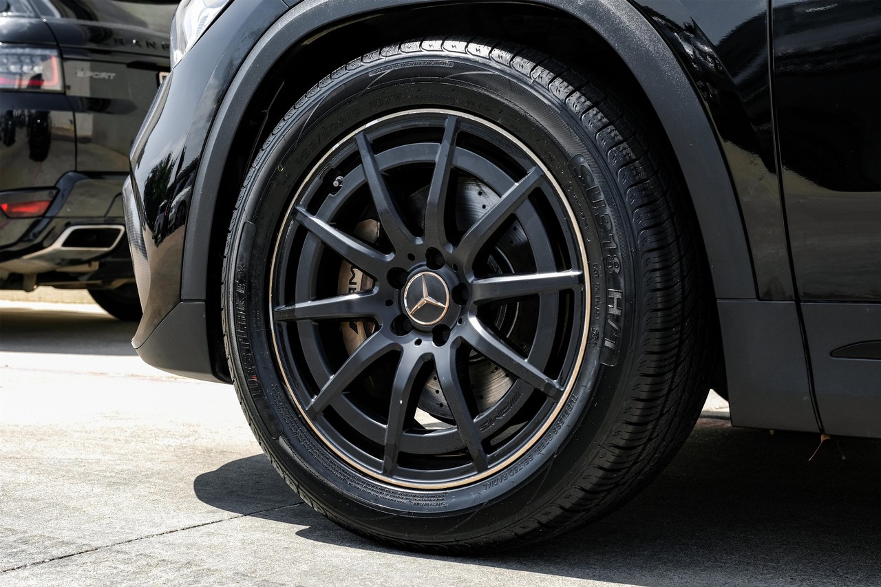 Mercedes-Benz GLA Vehicle Main Gallery Image 51