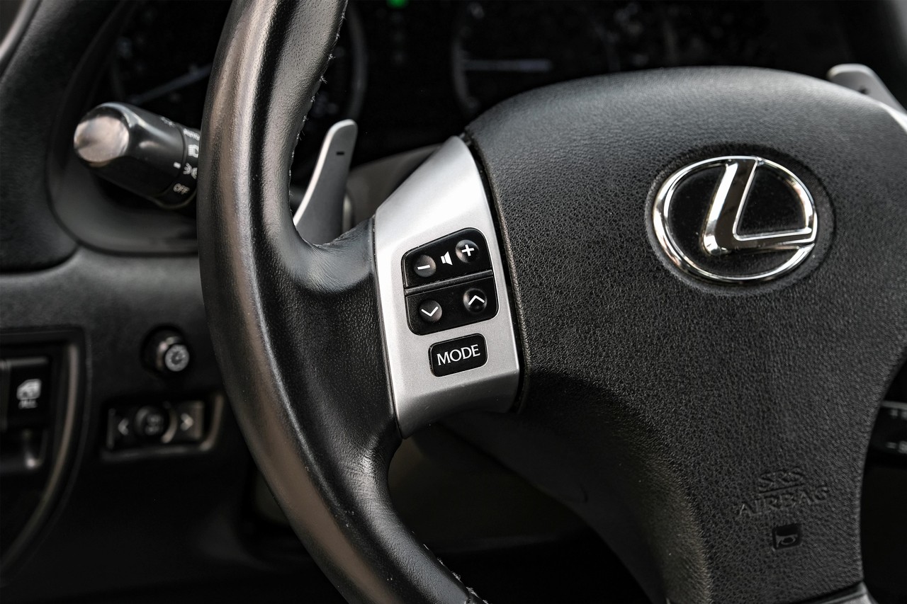 Lexus IS 350C Vehicle Main Gallery Image 15