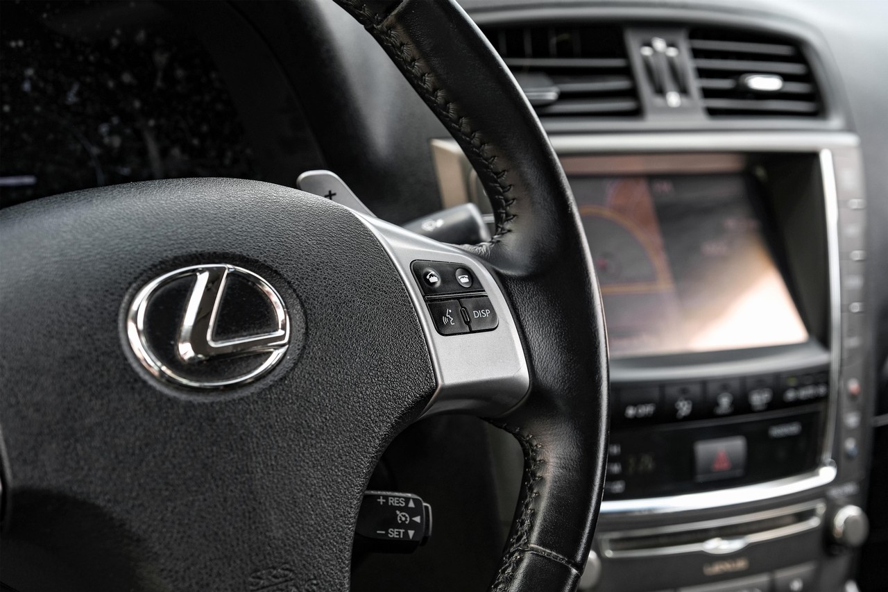 Lexus IS 350C Vehicle Main Gallery Image 16