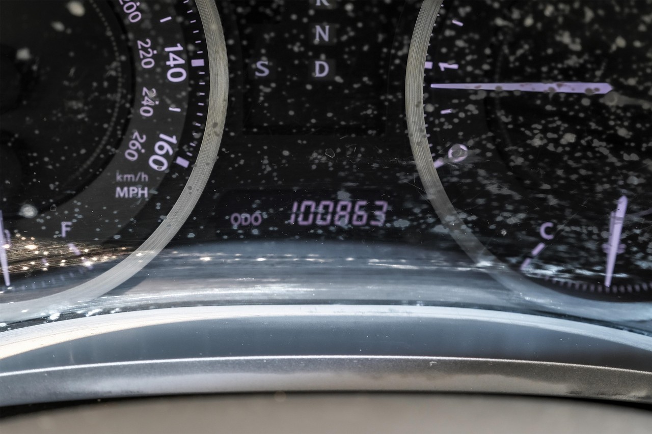 Lexus IS 350C Vehicle Main Gallery Image 18