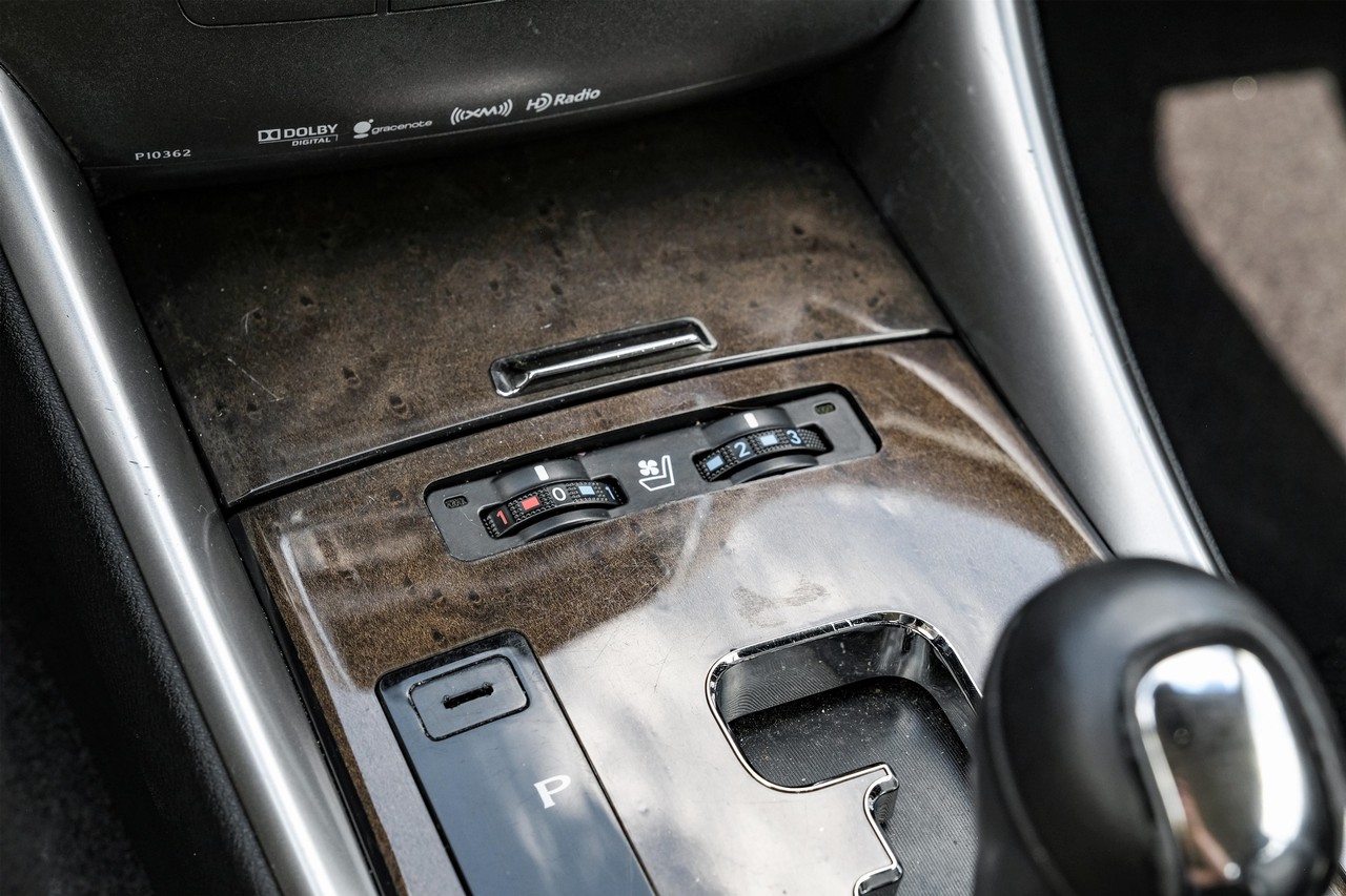Lexus IS 350C Vehicle Main Gallery Image 22