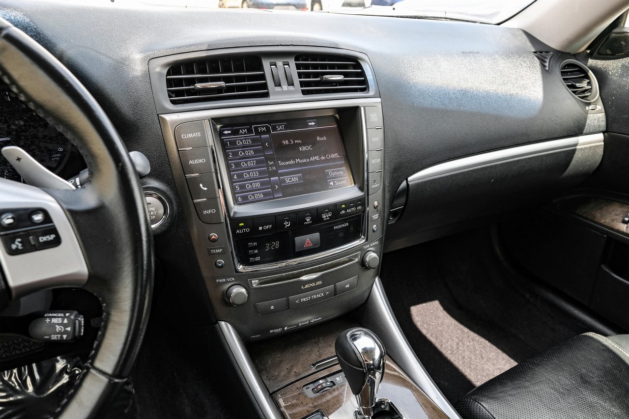 Lexus IS 350C Vehicle Main Gallery Image 23