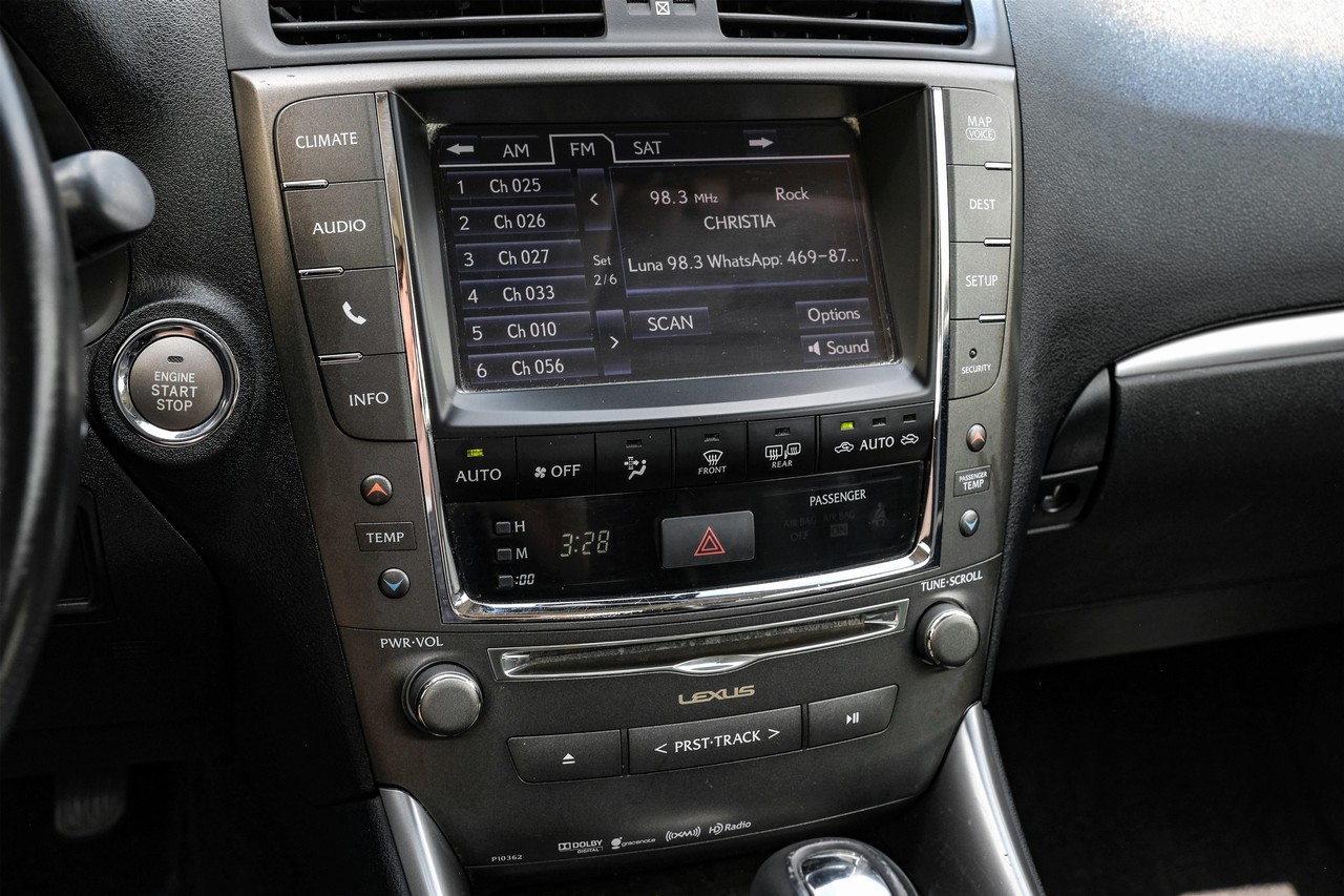 Lexus IS 350C Vehicle Main Gallery Image 24