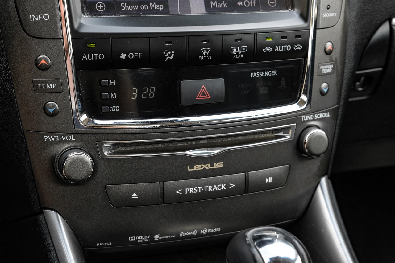 Lexus IS 350C Vehicle Main Gallery Image 25