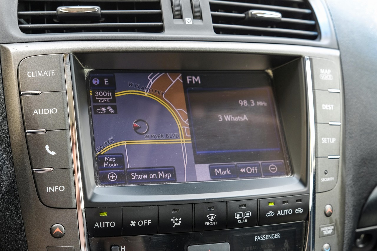 Lexus IS 350C Vehicle Main Gallery Image 29