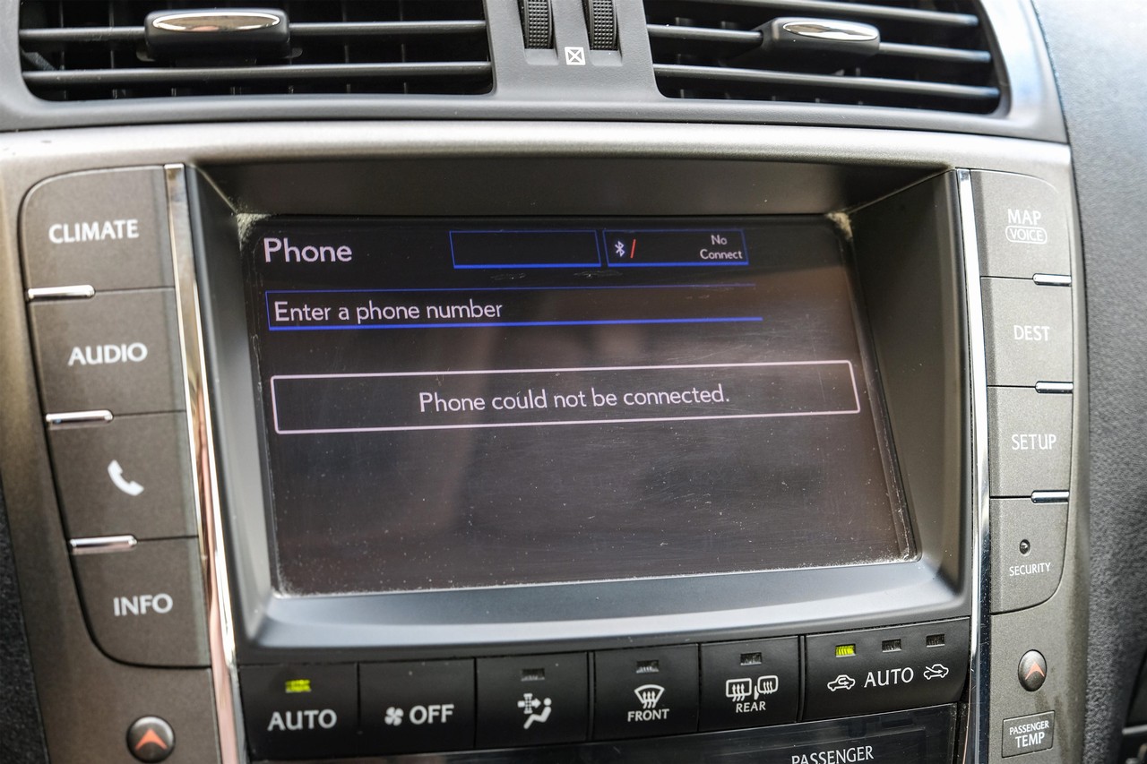 Lexus IS 350C Vehicle Main Gallery Image 33