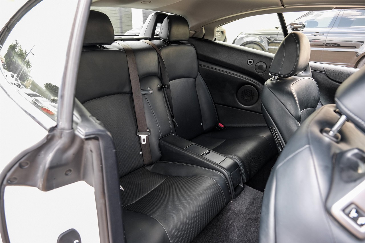 Lexus IS 350C Vehicle Main Gallery Image 38
