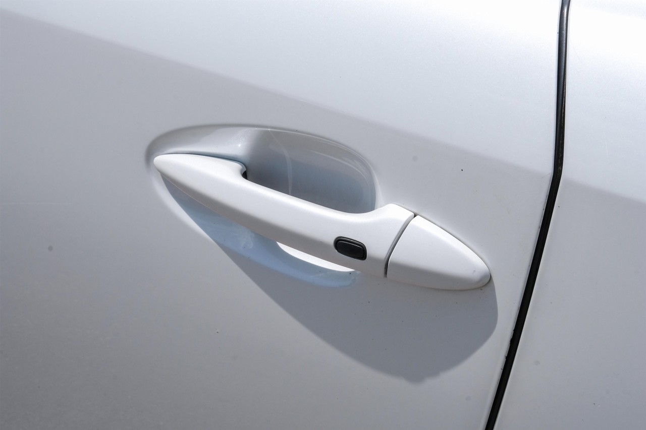 Lexus IS 350C Vehicle Main Gallery Image 39