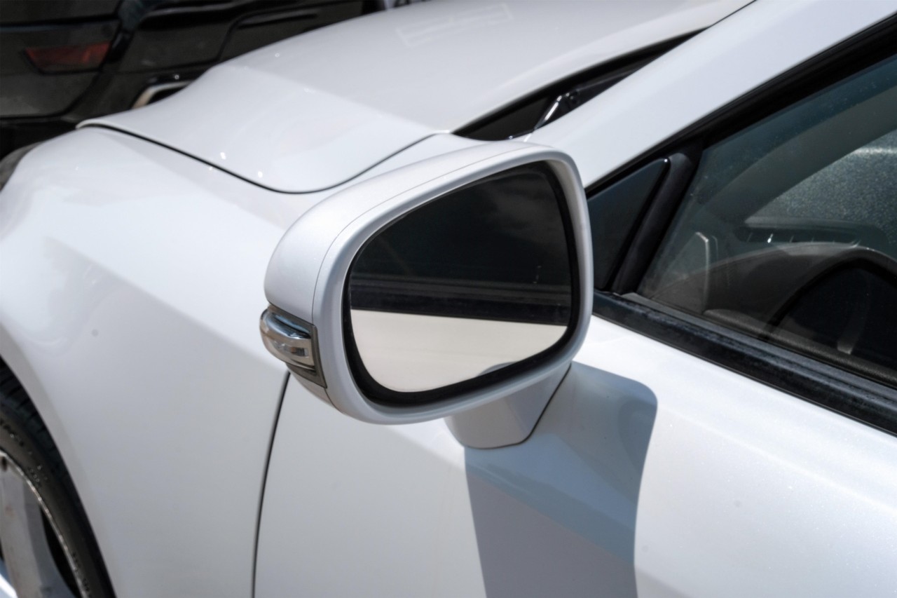 Lexus IS 350C Vehicle Main Gallery Image 40