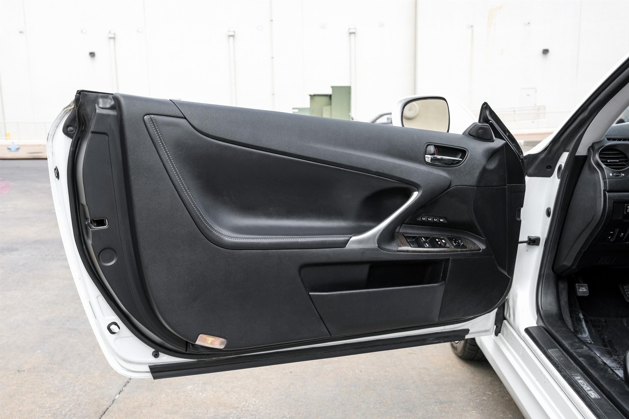 Lexus IS 350C Vehicle Main Gallery Image 41