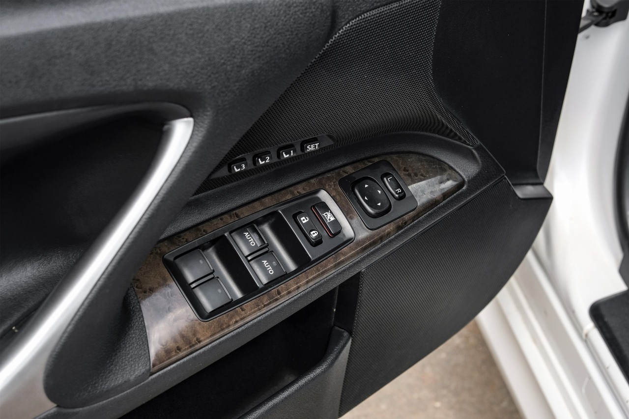 Lexus IS 350C Vehicle Main Gallery Image 42