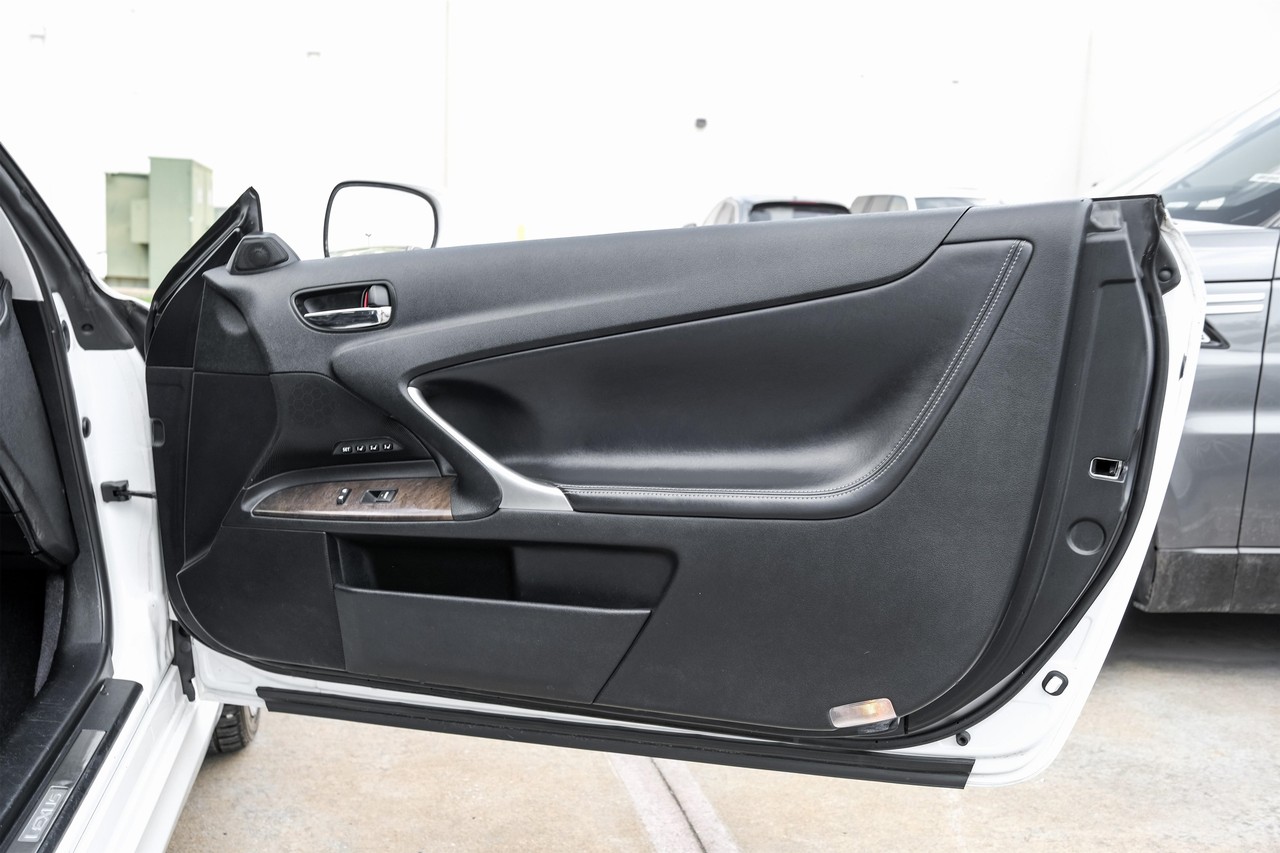 Lexus IS 350C Vehicle Main Gallery Image 43