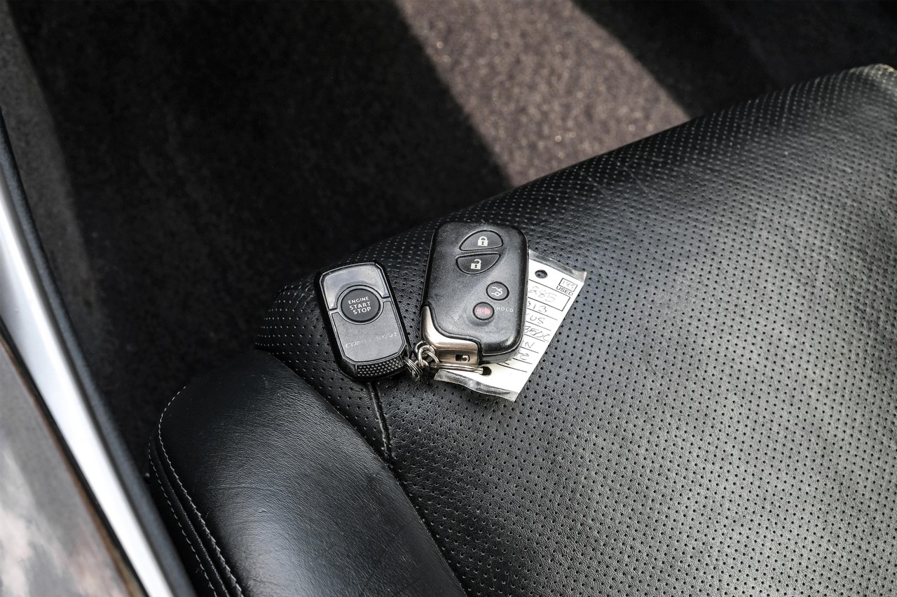 Lexus IS 350C Vehicle Main Gallery Image 54