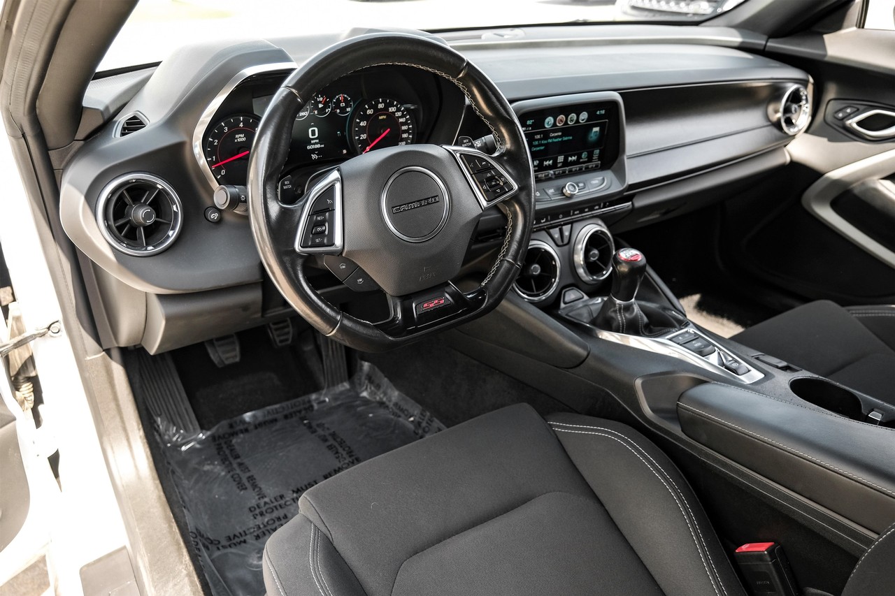 Chevrolet Camaro Vehicle Main Gallery Image 03