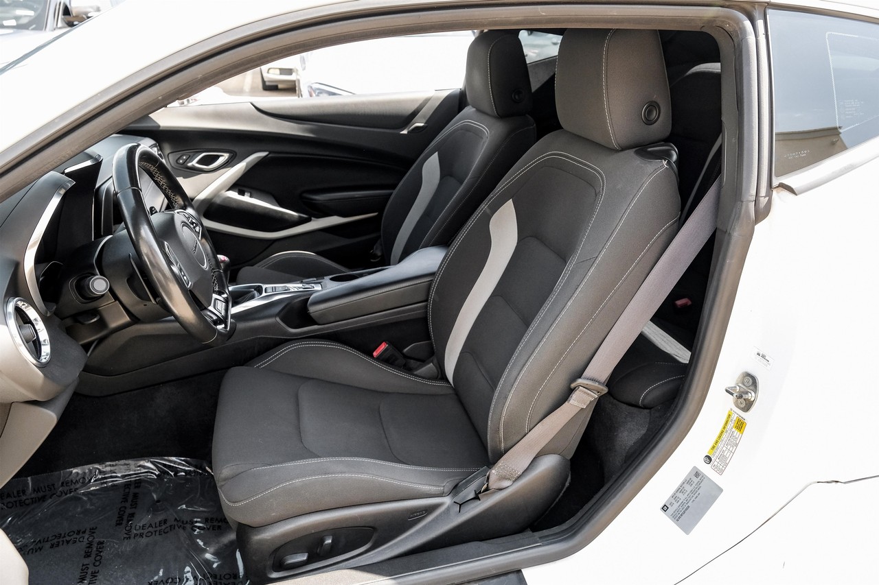 Chevrolet Camaro Vehicle Main Gallery Image 04
