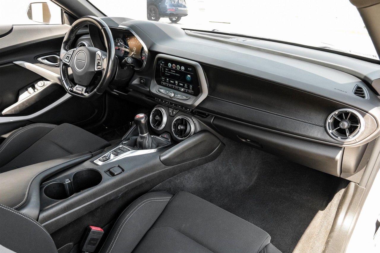 Chevrolet Camaro Vehicle Main Gallery Image 11