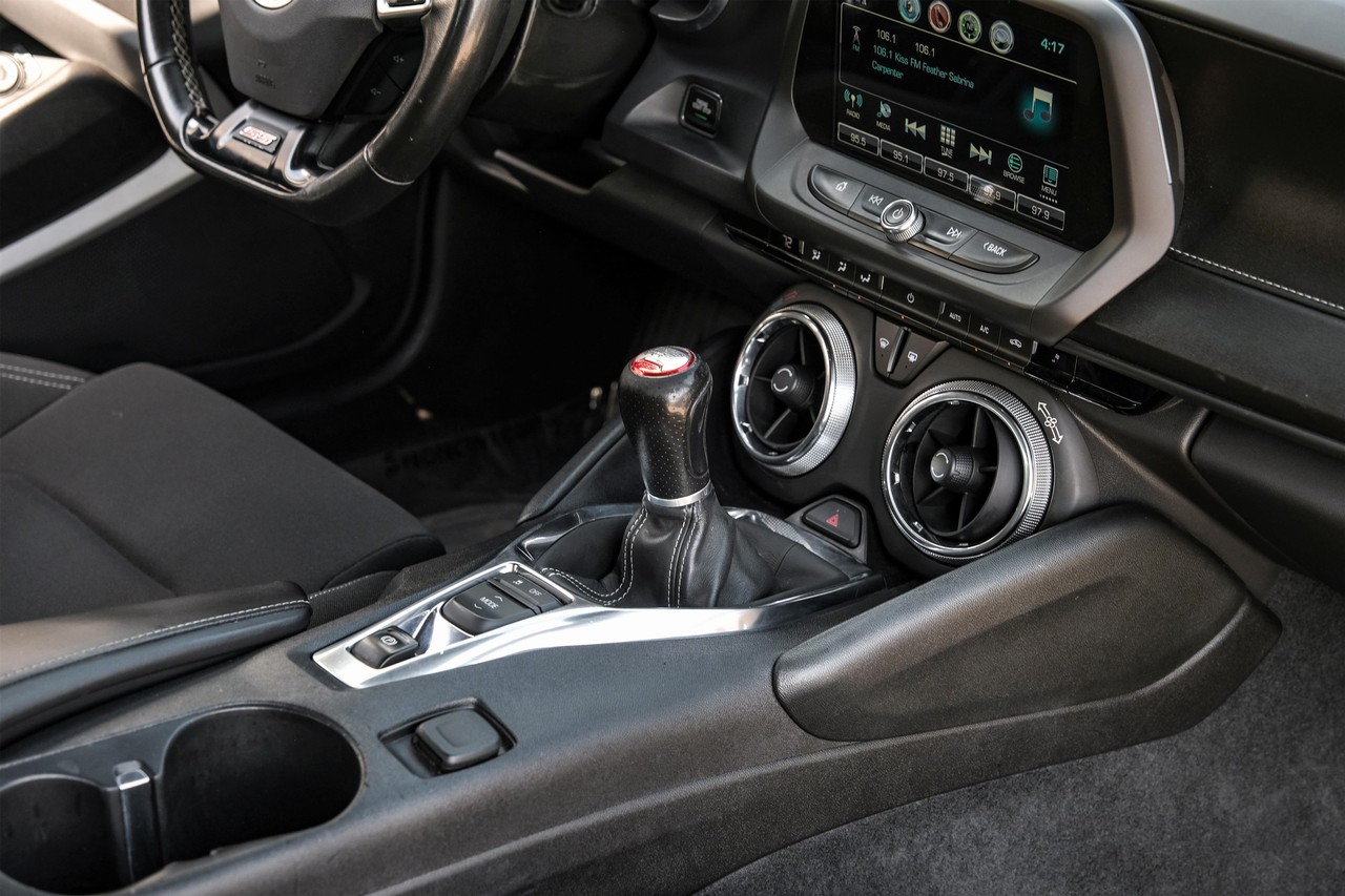 Chevrolet Camaro Vehicle Main Gallery Image 20