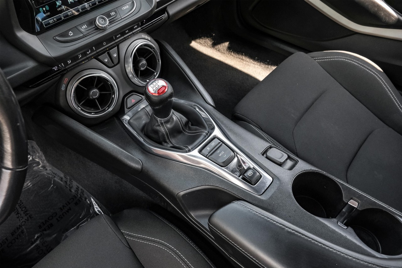 Chevrolet Camaro Vehicle Main Gallery Image 21