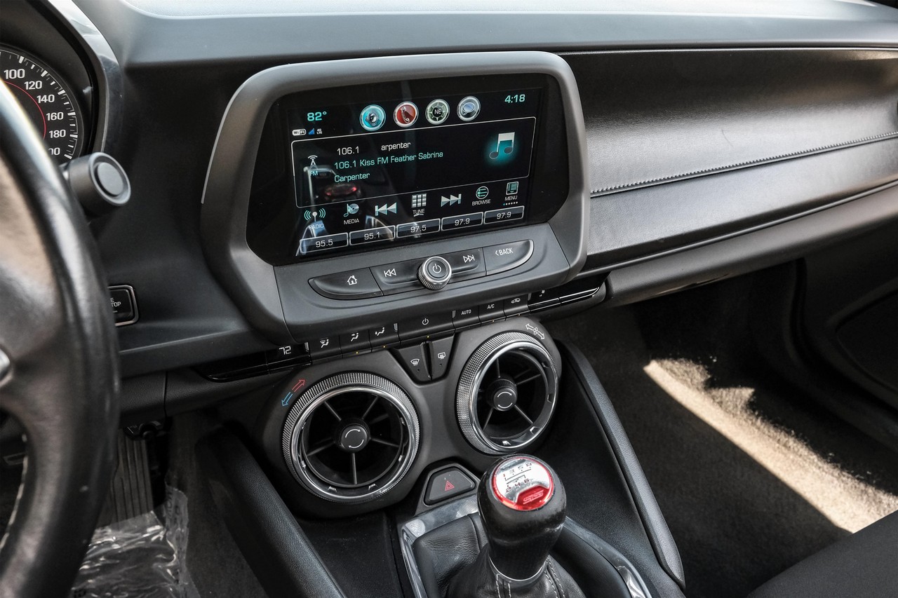 Chevrolet Camaro Vehicle Main Gallery Image 23