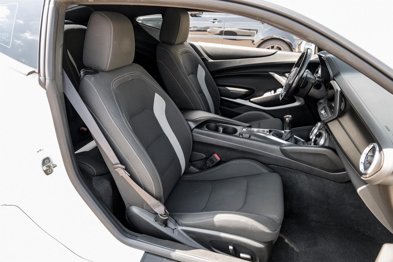 Chevrolet Camaro Vehicle Main Gallery Image 29