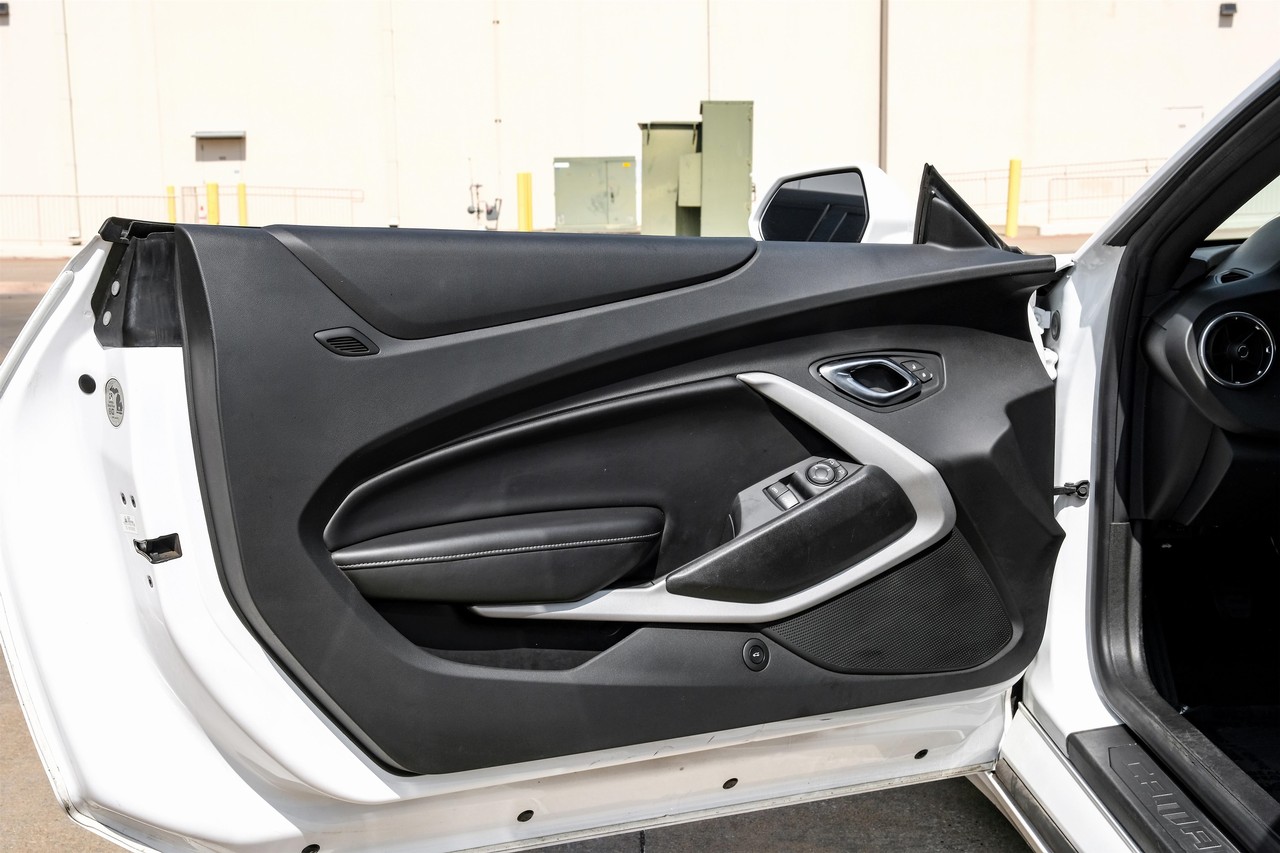 Chevrolet Camaro Vehicle Main Gallery Image 33