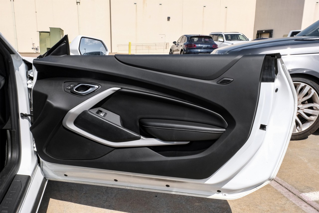 Chevrolet Camaro Vehicle Main Gallery Image 35