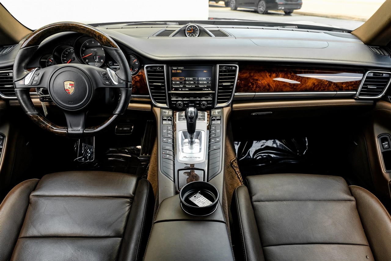 Porsche Panamera Vehicle Main Gallery Image 13