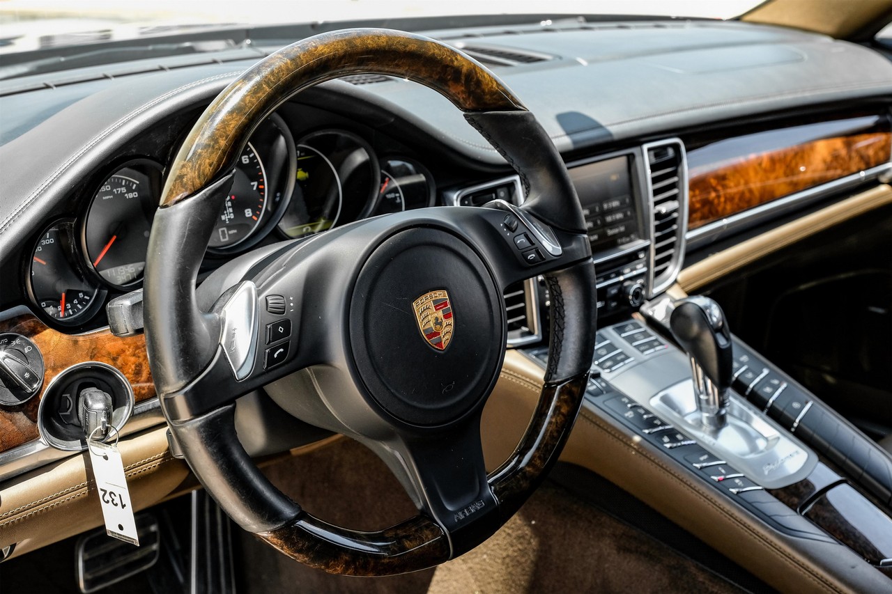 Porsche Panamera Vehicle Main Gallery Image 14