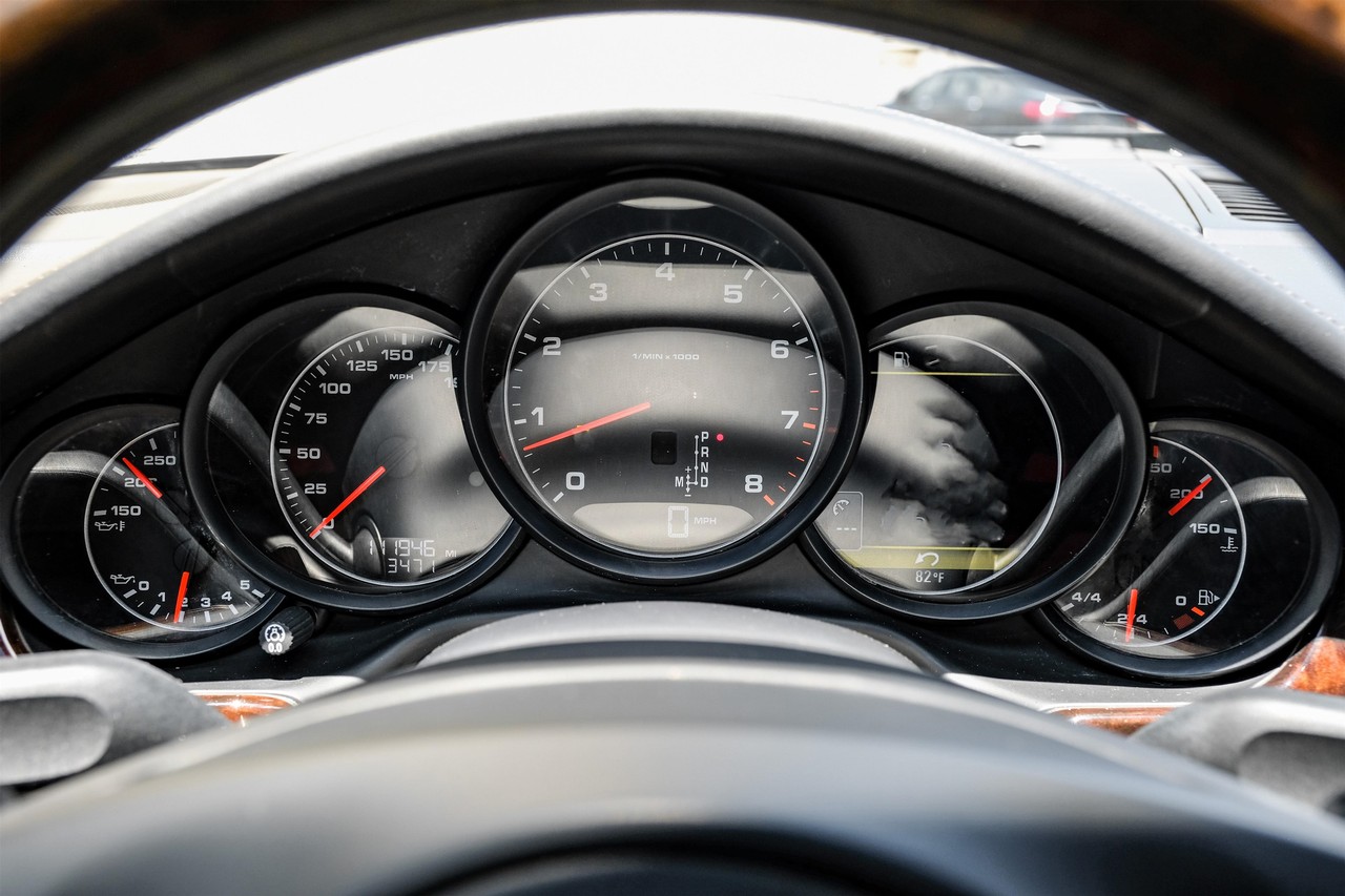 Porsche Panamera Vehicle Main Gallery Image 18