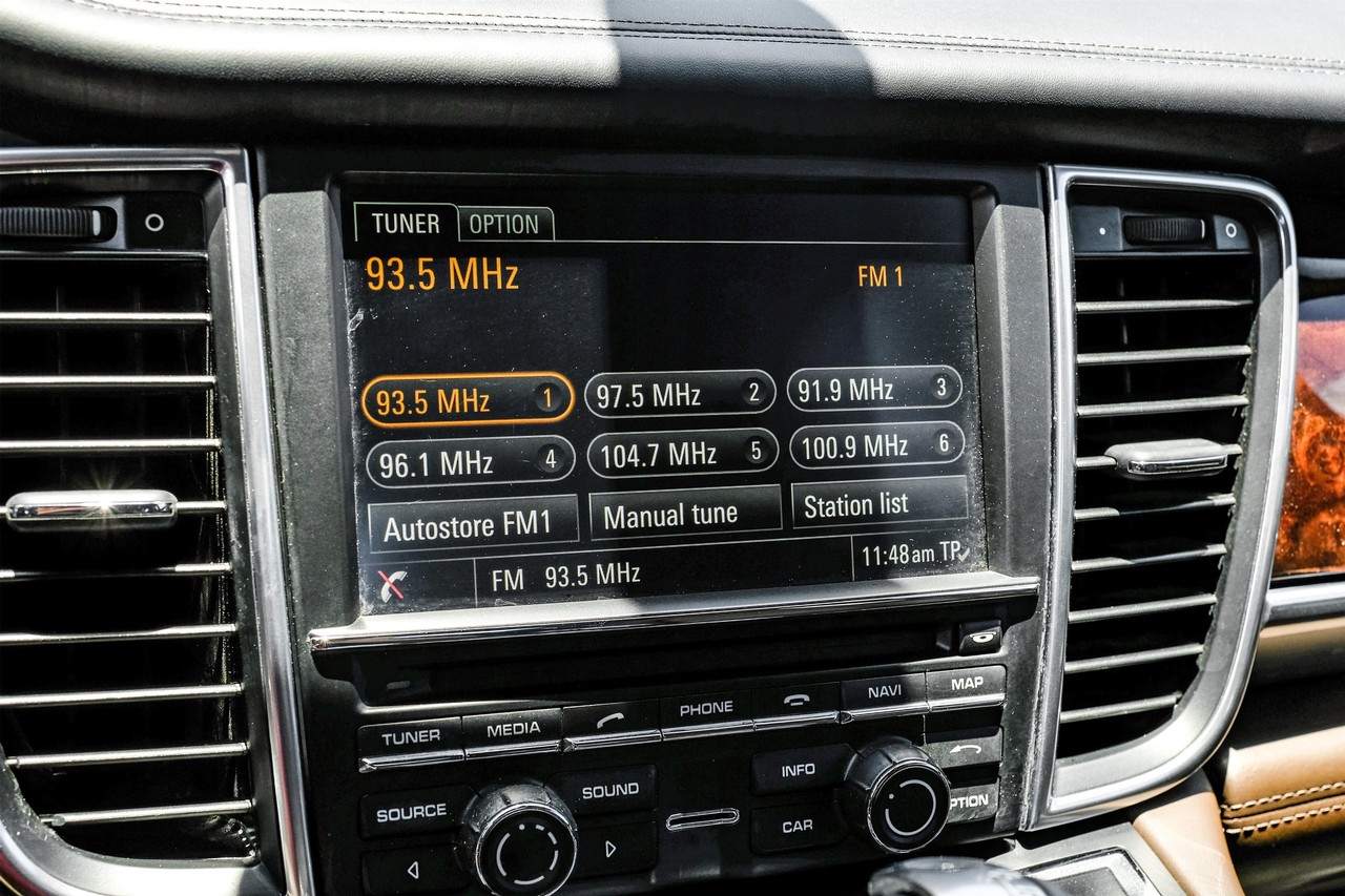 Porsche Panamera Vehicle Main Gallery Image 27