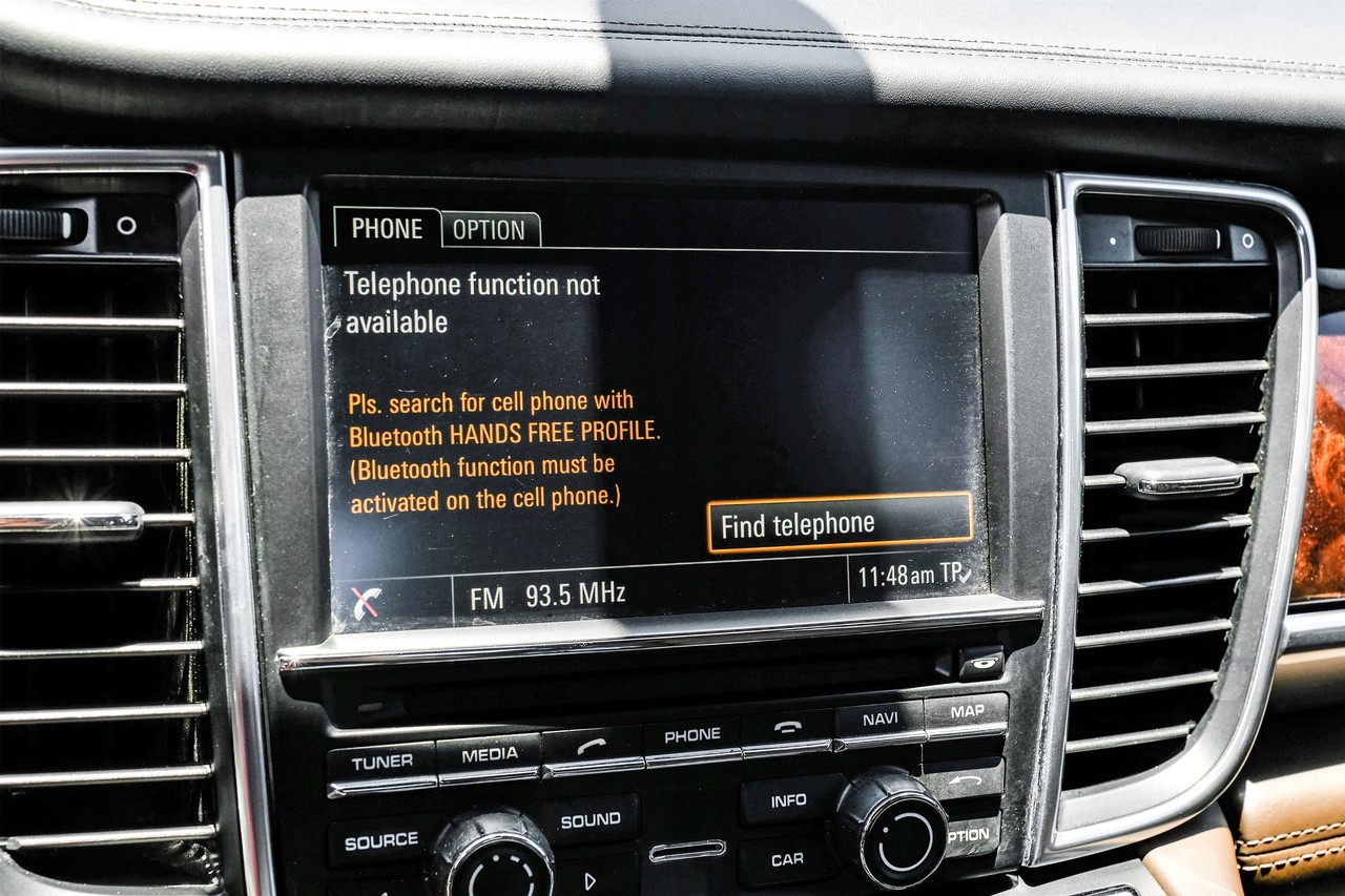 Porsche Panamera Vehicle Main Gallery Image 28