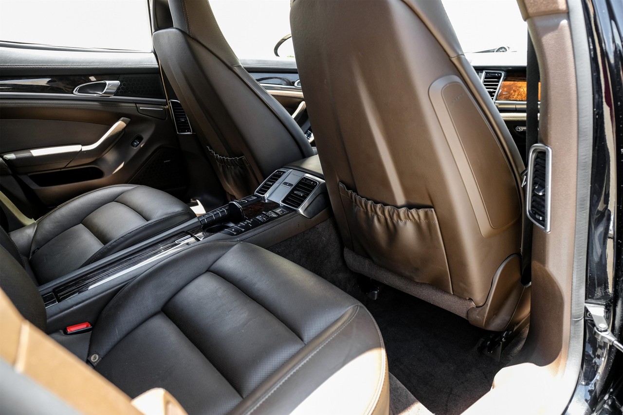 Porsche Panamera Vehicle Main Gallery Image 33