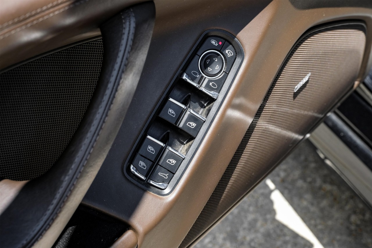 Porsche Panamera Vehicle Main Gallery Image 39