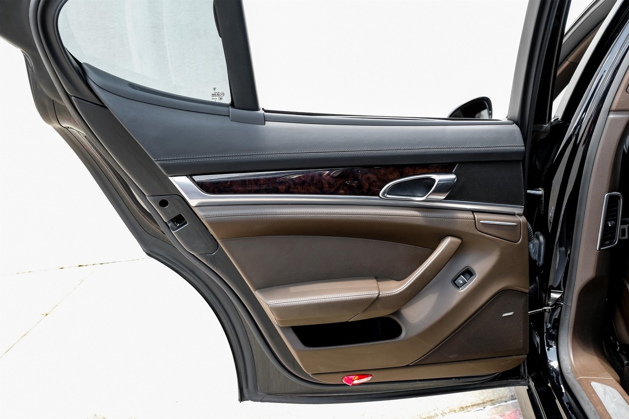 Porsche Panamera Vehicle Main Gallery Image 41