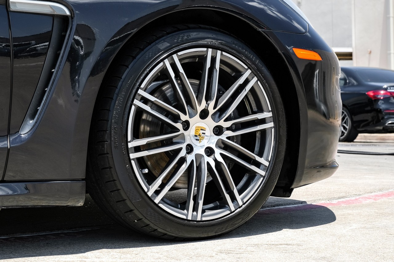 Porsche Panamera Vehicle Main Gallery Image 46