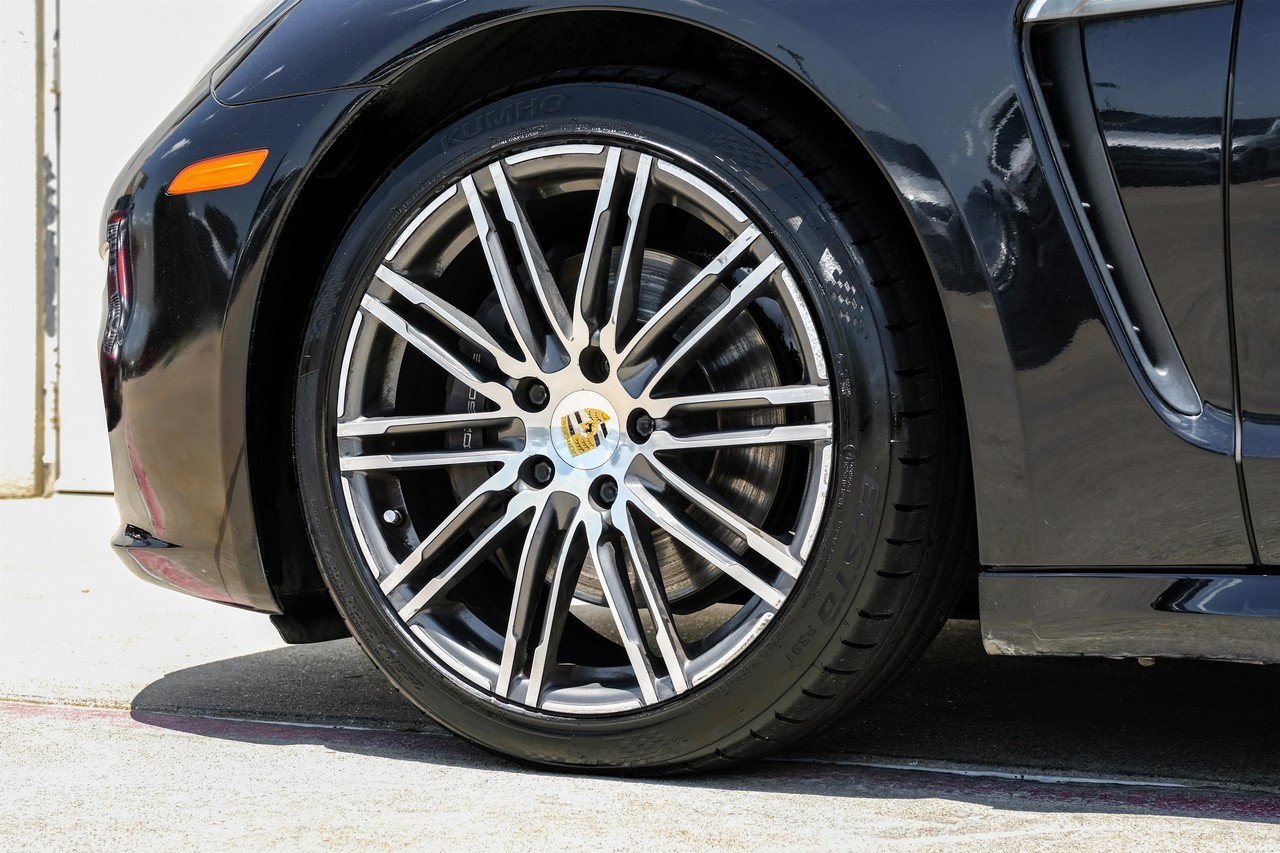 Porsche Panamera Vehicle Main Gallery Image 47
