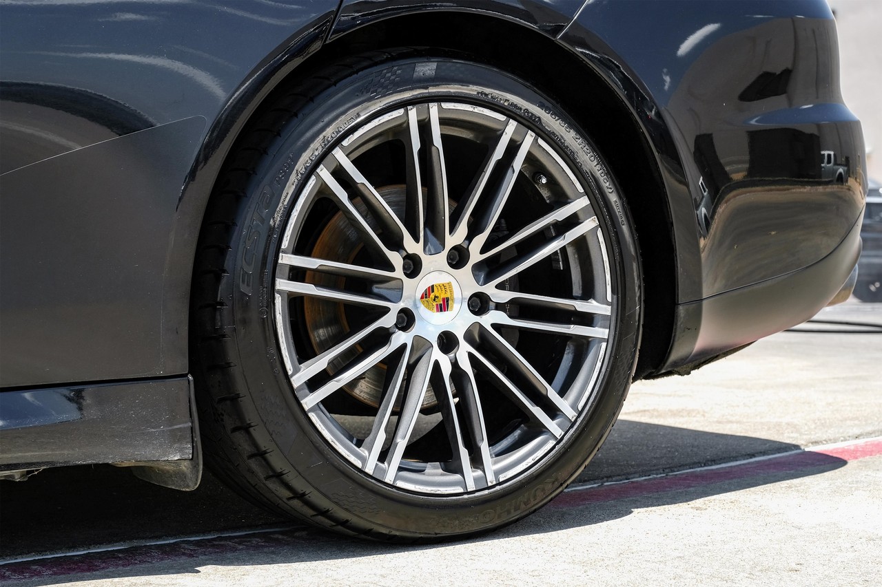 Porsche Panamera Vehicle Main Gallery Image 48